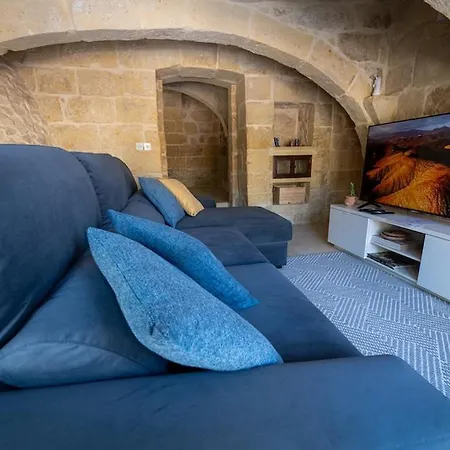 Charming With Pool *