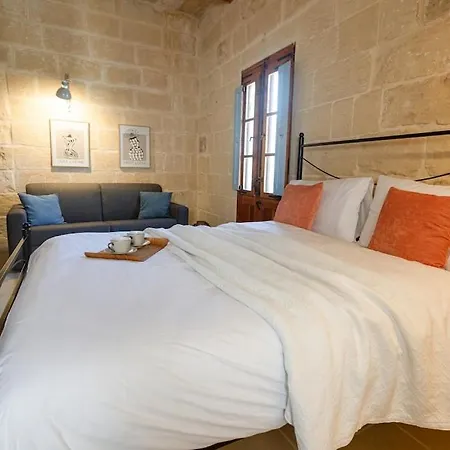 Charming With Pool *