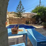 Hébergement de vacances Charming With Pool