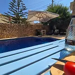 Hébergement de vacances Charming With Pool *