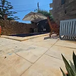 Charming With Pool Hébergement de vacances *
