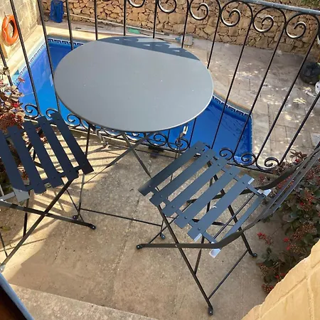 Charming With Pool בית נופש Sannat