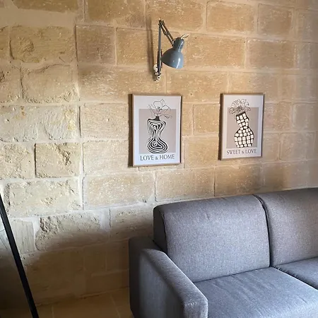 Charming With Pool سانّات