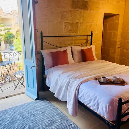 בית נופש Charming With Pool