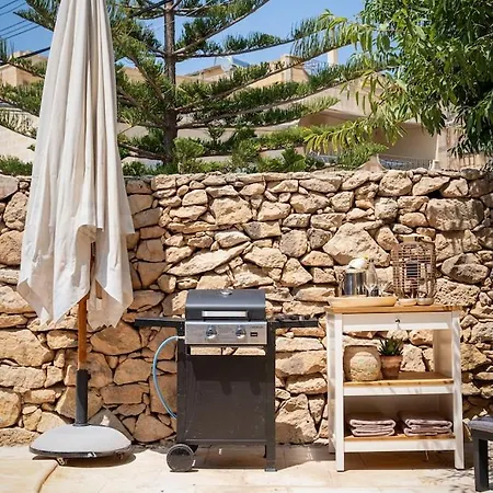 Charming With Pool بيت للعطل