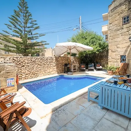 Charming With Pool Holiday home *