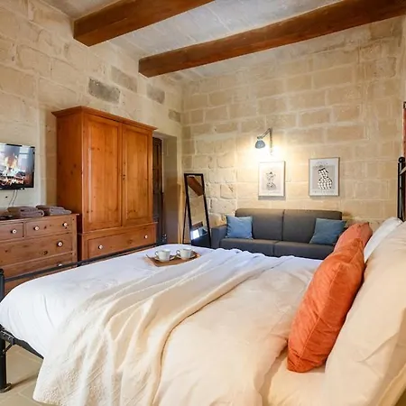 Charming With Pool * سانّات