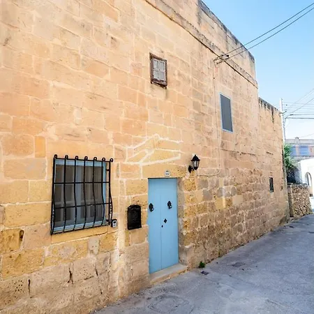 Charming With Pool בית נופש Sannat