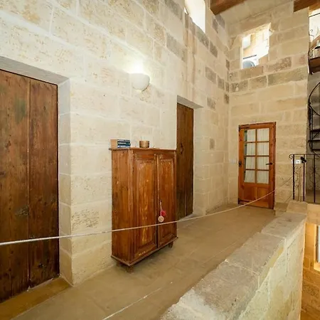 Charming With Pool سانّات