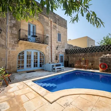 Charming With Pool *