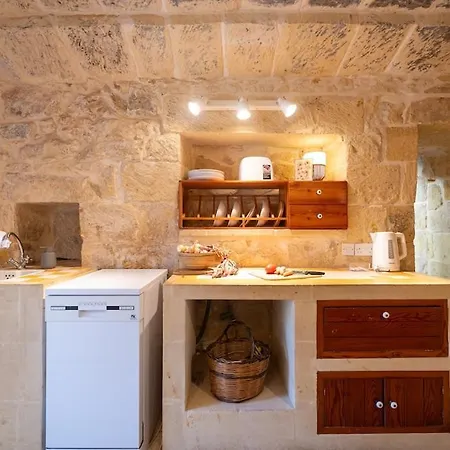 Charming With Pool Sannat