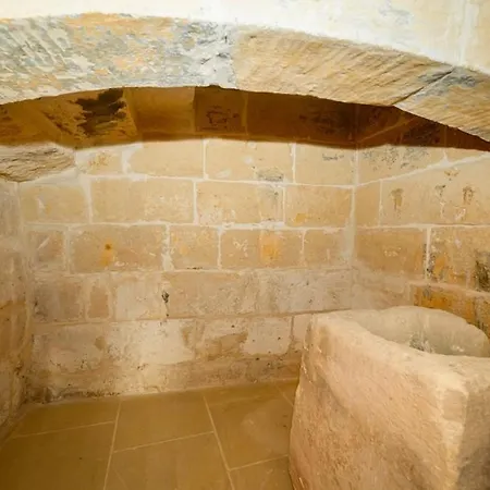 בית נופש Charming With Pool