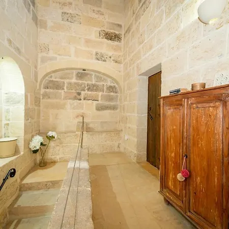 Charming With Pool سانّات