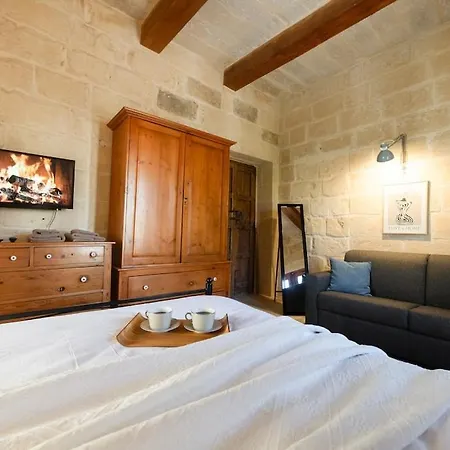 Charming With Pool בית נופש