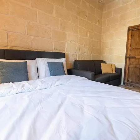 Charming With Pool بيت للعطل *