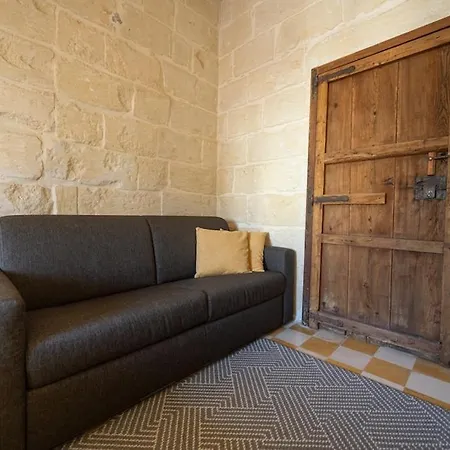 Charming With Pool בית נופש