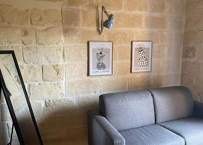 Charming With Pool Sannat