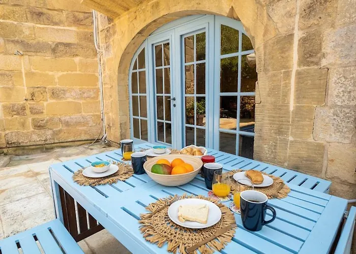 Charming With Pool Sannat