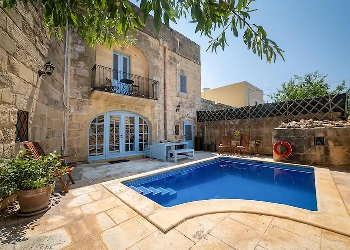 Charming With Pool *