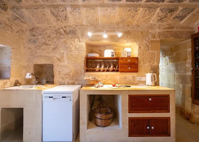 Charming With Pool Sannat