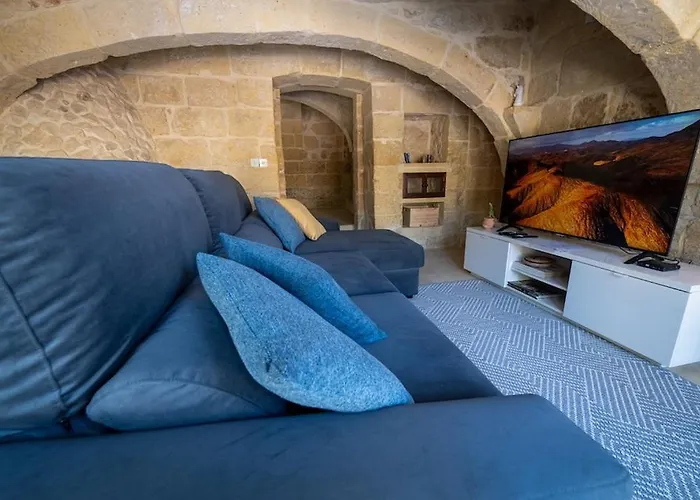 Charming With Pool *