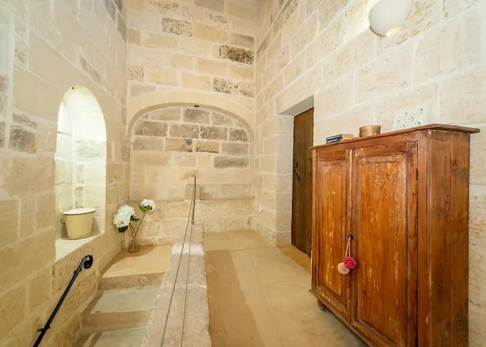 Charming With Pool Sannat